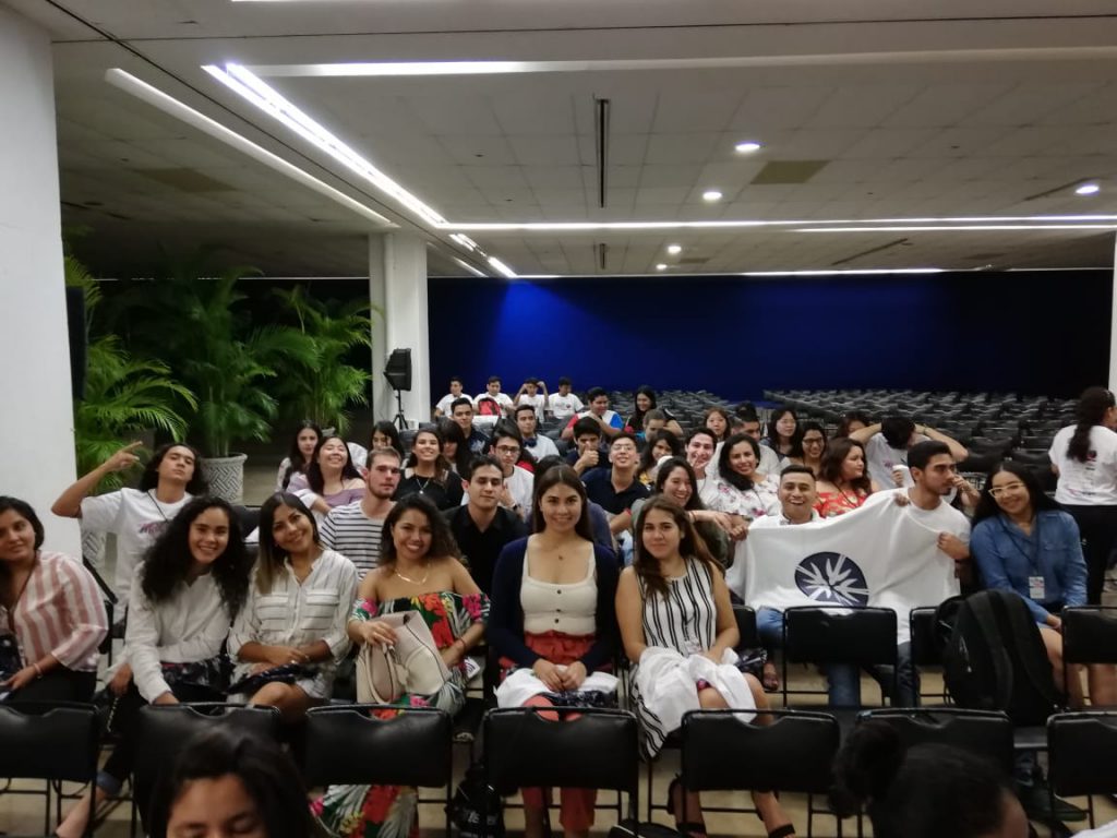 alumnos Uninter Merkado Acapulco 2025