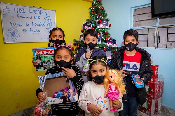 Regalos navideños que recibieron estos niños