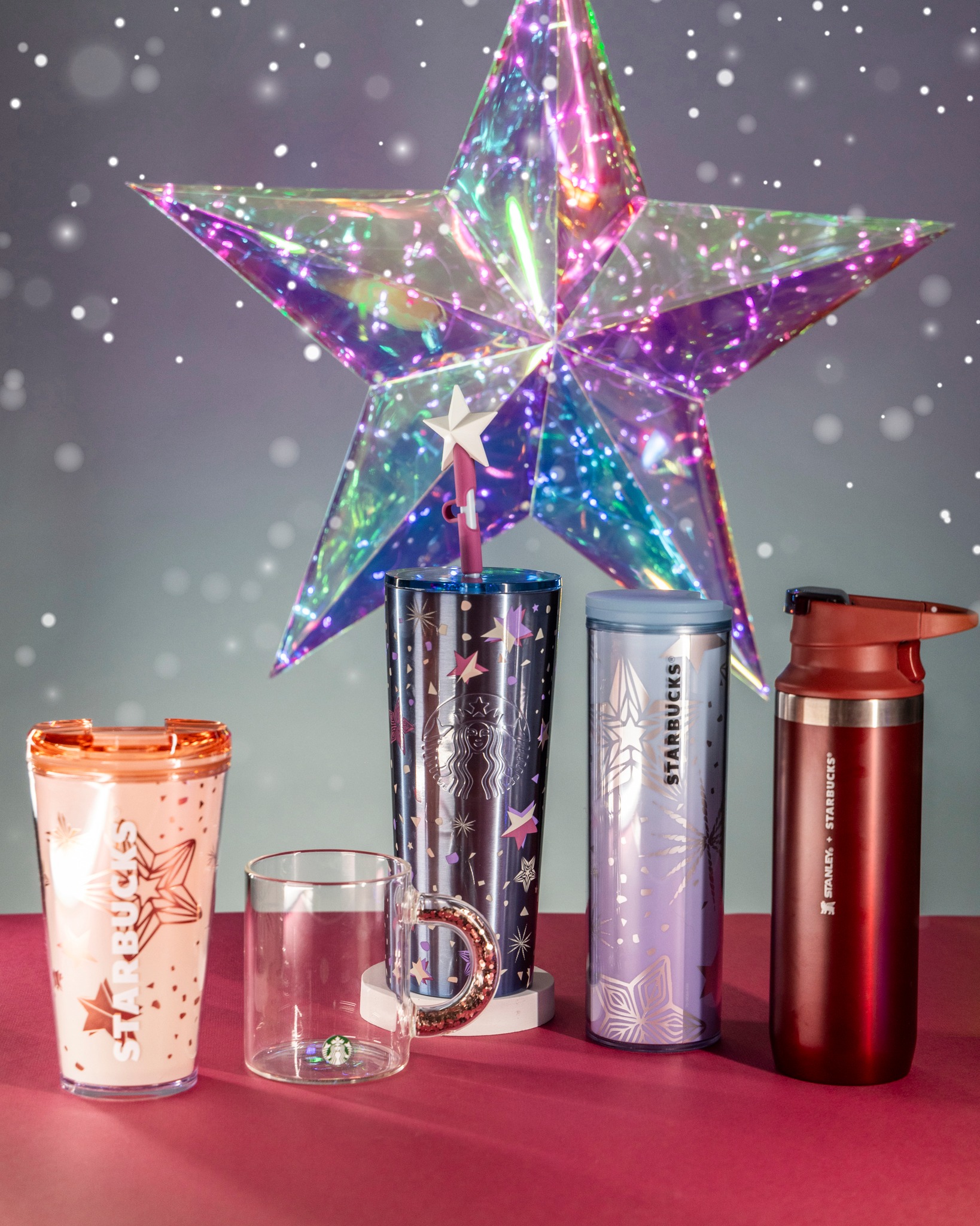 Vasos y promociones navideñas de Starbucks