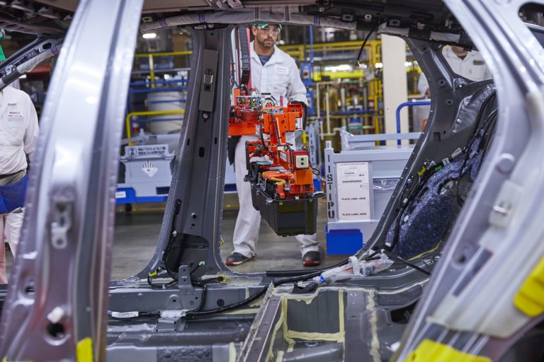 Proceso de ensamble de autos #NoticiasESCAT - Escuela de Ciencias