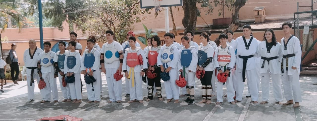 Exhibición de taekwondo en SIU-0