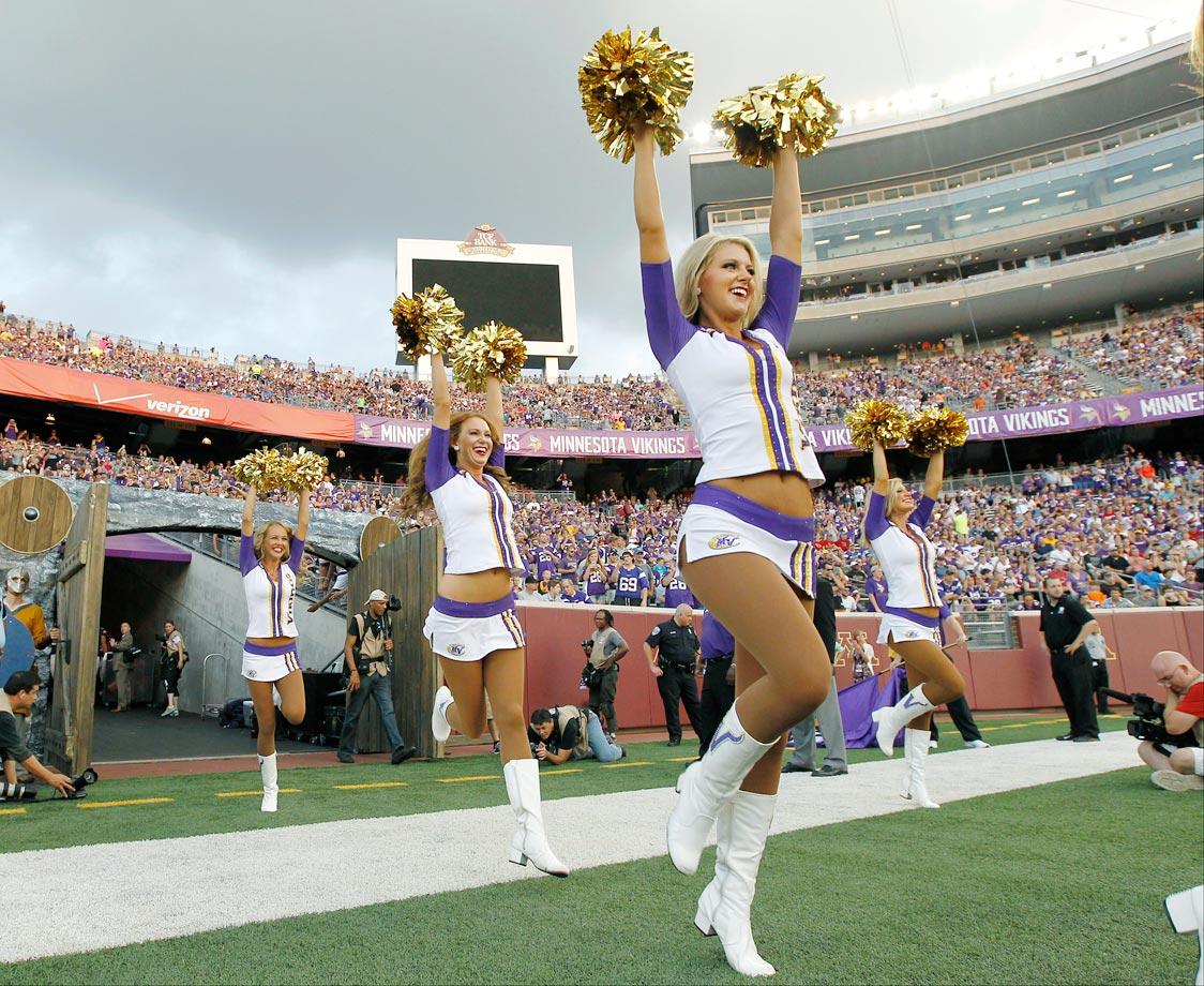 Minnesota-Vikings-cheerleaders-AP188513417968_2