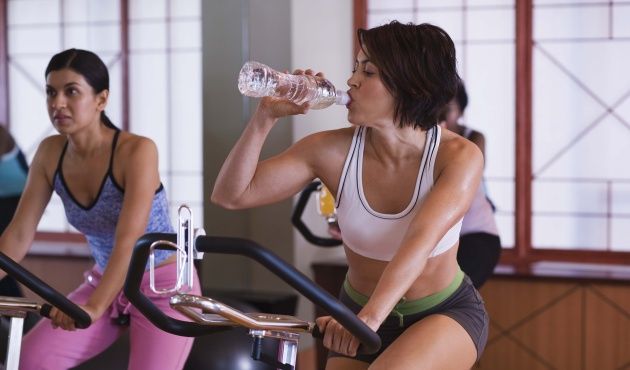 hacer-ejercicio-y-tomar-agua