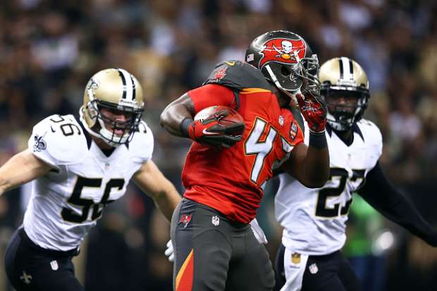 at the Mercedes-Benz Superdome on September 20, 2015 in New Orleans, Louisiana.